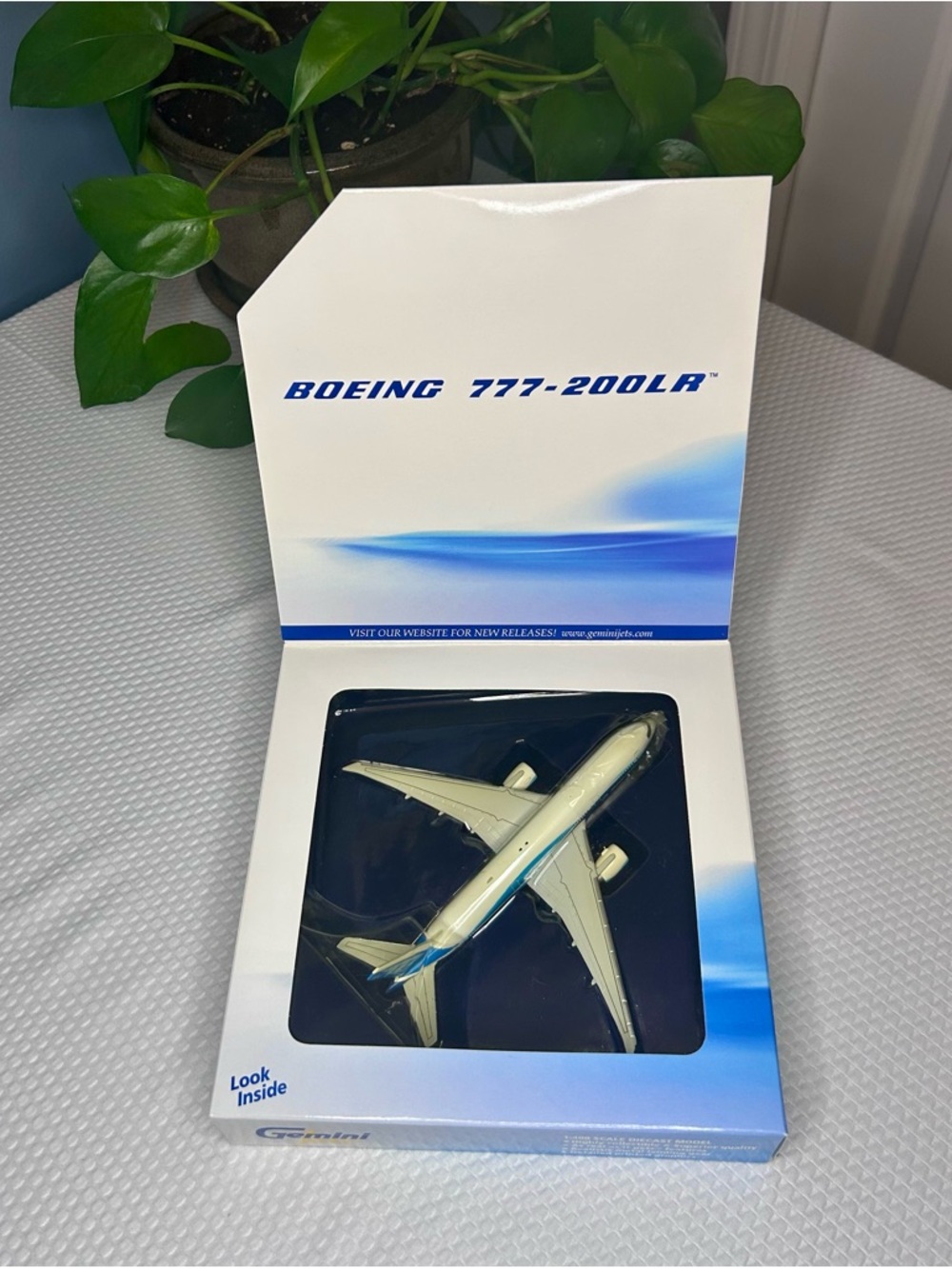 Gemini Jets Boeing 777-200LR Model